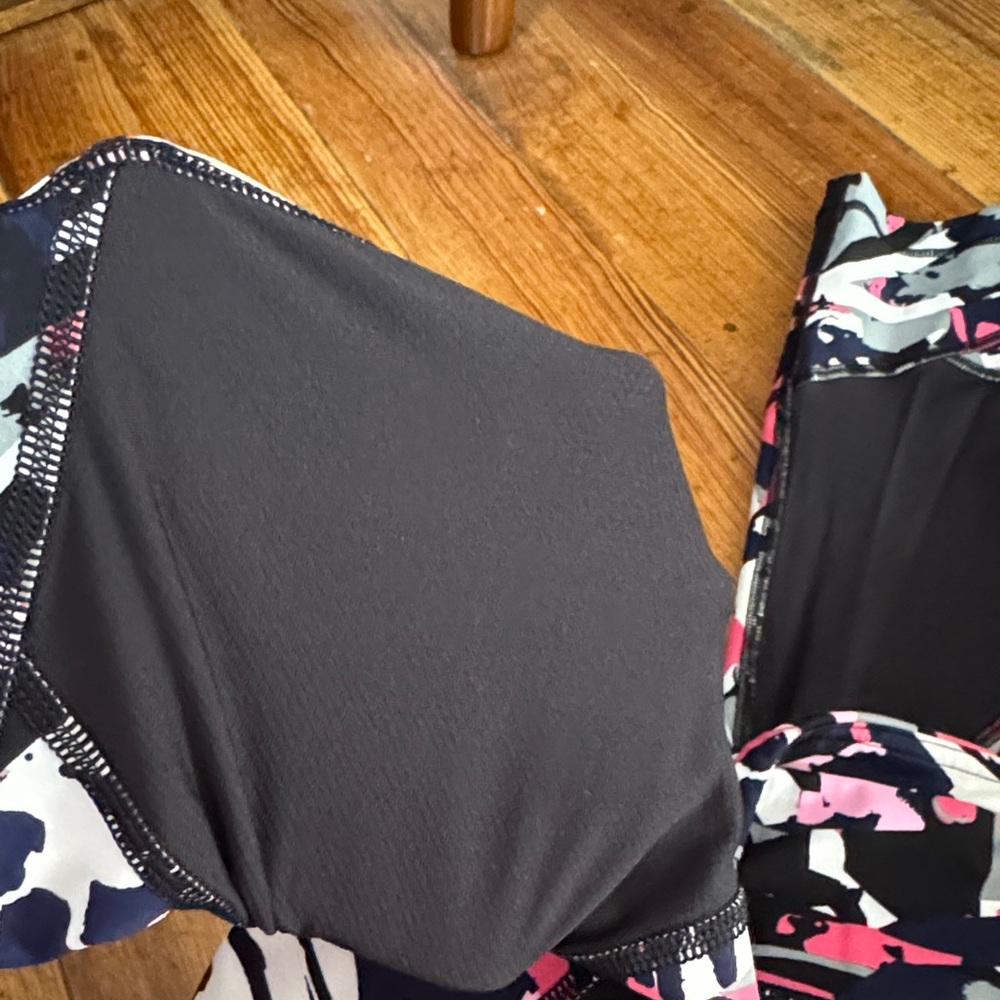 Lululemon Multicolor Abstract 7/8 Leggings - Picture 3 of 5